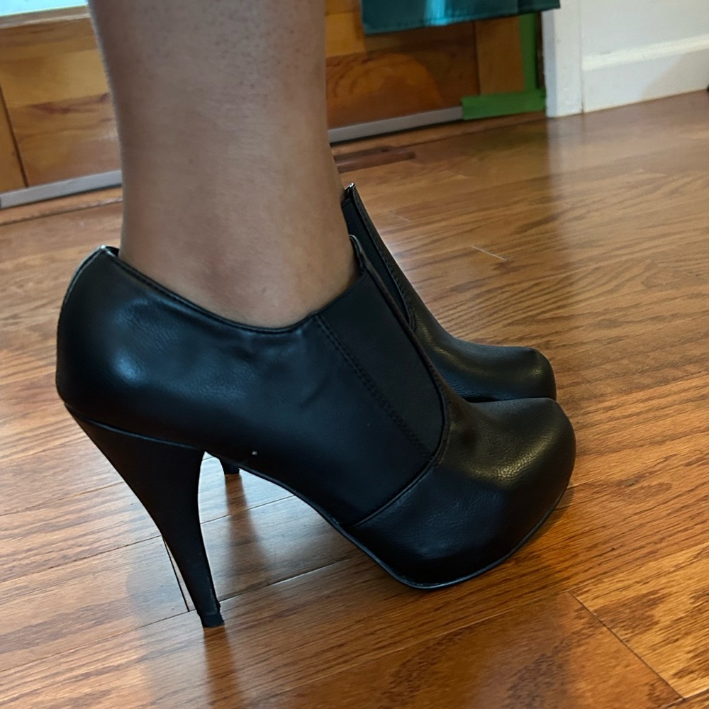 Forever 21 Faux Leather Heeled Ankle Boots